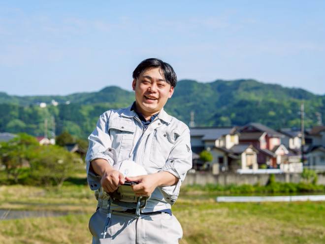 現場で笑顔のサムフィールド社員
