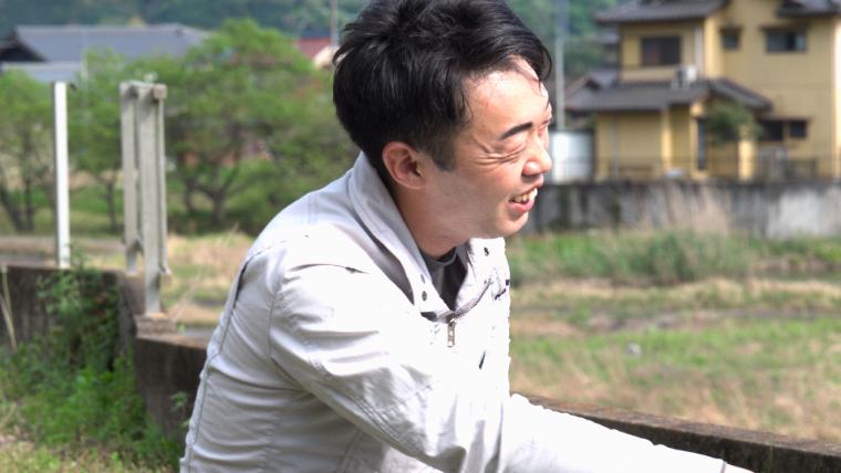現場で笑うサムフィールド社員
